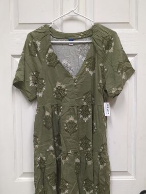 NWT Old Navy Olive Green Floral V-Neck Tiered Dress, With Pockets Size Small